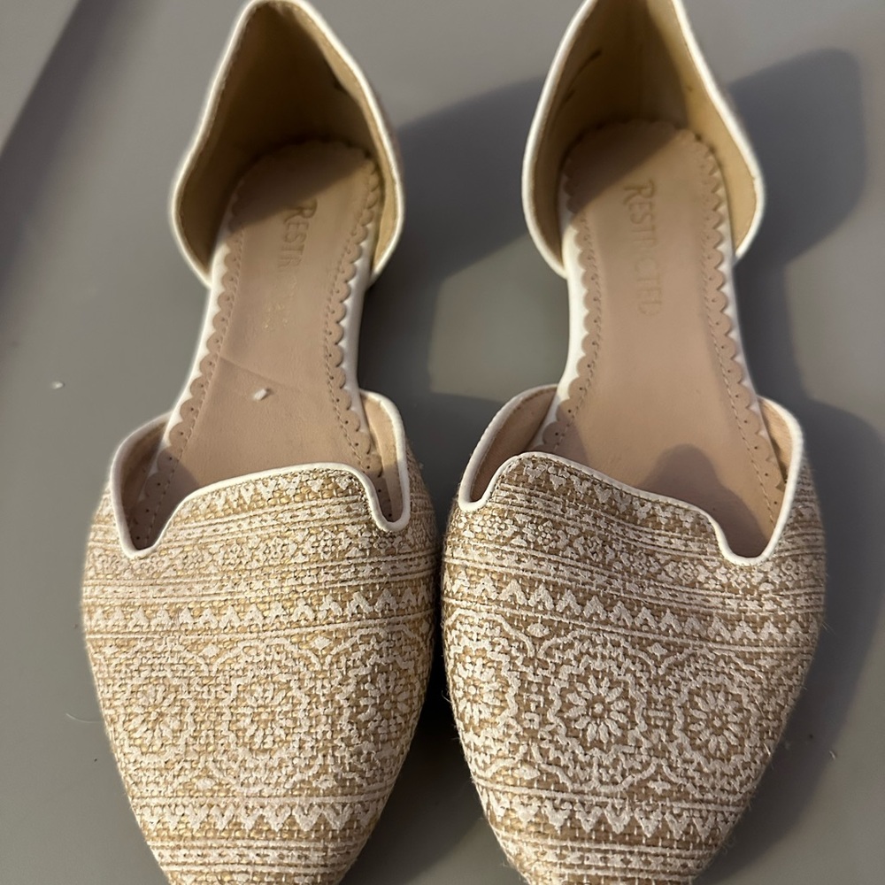 Women's Tan Flats